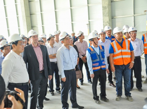 LEADERS OF DANANG CITY VISITING SUNSHINE AEROSPACE AVIATION COMPONENTS PLANT